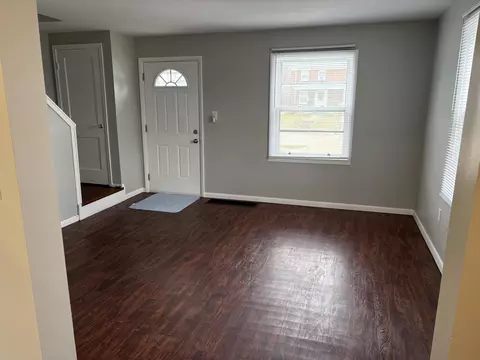 Living - 913-915 Mitchell Blvd, Springfield, OH 45503 photo 6 of 6