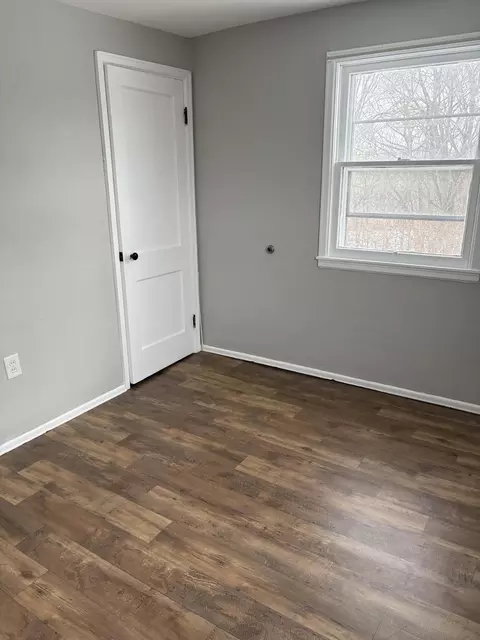 Bedroom - 913-915 Mitchell Blvd, Springfield, OH 45503 photo 5 of 8
