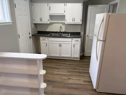 Kitchen - 913-915 Mitchell Blvd, Springfield, OH 45503 photo 3 of 3