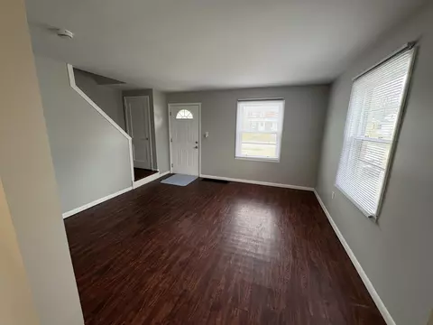 Living - 913-915 Mitchell Blvd, Springfield, OH 45503 photo 4 of 6