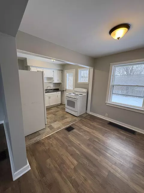 Kitchen - 913-915 Mitchell Blvd, Springfield, OH 45503 photo 1 of 3