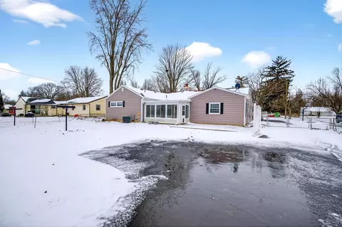 Exterior - 206 S Tecumseh Rd, Springfield, OH 45506 photo 7 of 9
