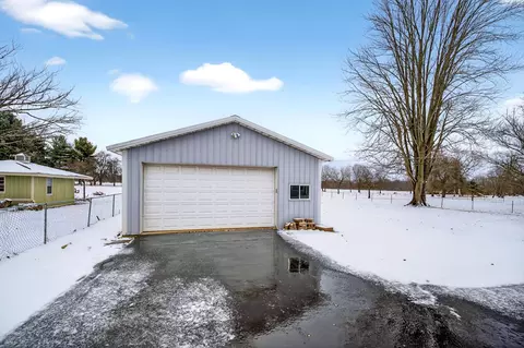 Exterior - 206 S Tecumseh Rd, Springfield, OH 45506 photo 5 of 9