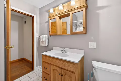 Bath - 206 S Tecumseh Rd, Springfield, OH 45506 photo 2 of 3