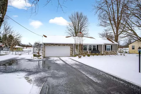 Exterior - 206 S Tecumseh Rd, Springfield, OH 45506 photo 2 of 9