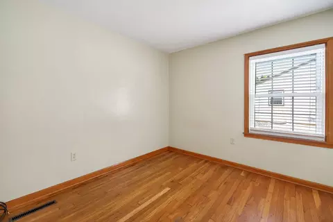 Bedroom - 206 S Tecumseh Rd, Springfield, OH 45506 photo 3 of 5