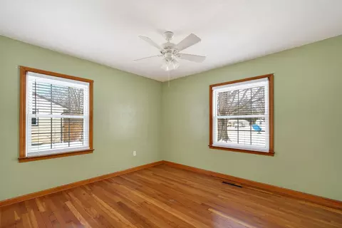Bedroom - 206 S Tecumseh Rd, Springfield, OH 45506 photo 4 of 5