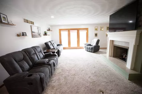 Living - 1014 Chicory Ct, Celina, OH 45822 photo 2 of 2