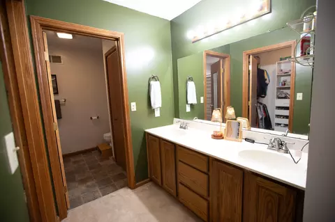 Bath - 1014 Chicory Ct, Celina, OH 45822 photo 2 of 3