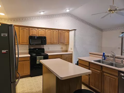 Kitchen - 4909 Shannon Ave, Springfield, OH 45504 photo 1 of 2