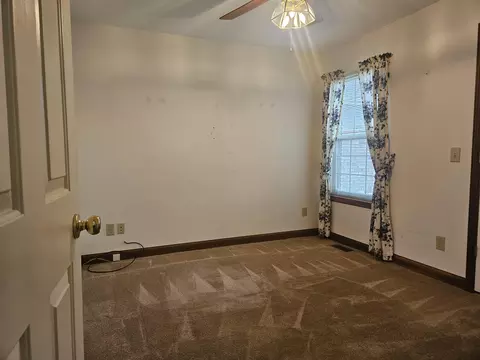 Bedroom - 4909 Shannon Ave, Springfield, OH 45504 photo 2 of 3