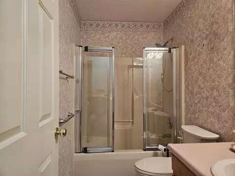 Bath - 4909 Shannon Ave, Springfield, OH 45504 photo 1 of 2