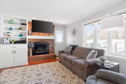 Living - 708 Westover St, Sidney, OH 45365 photo 4 of 7