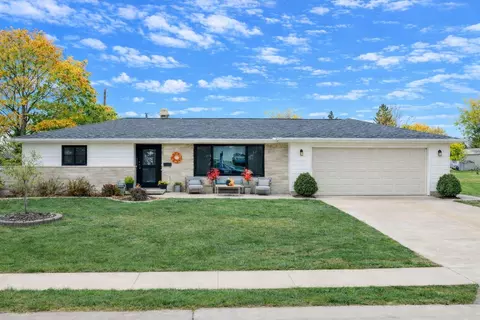 309 Cole Dr, Wapakoneta, OH 45895