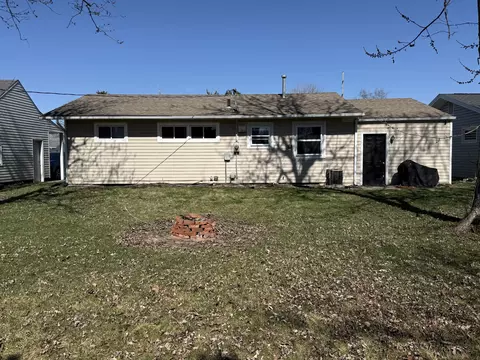 Exterior - 1021 Hemlock St, Celina, OH 45822 photo 3 of 5