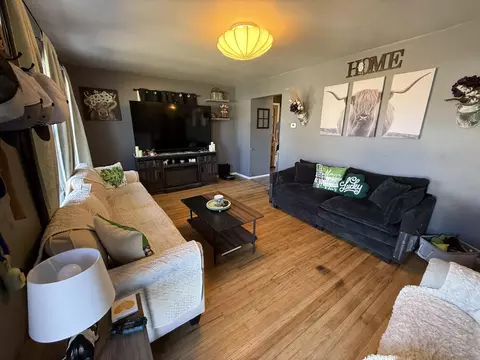 Living - 1021 Hemlock St, Celina, OH 45822 photo 2 of 4