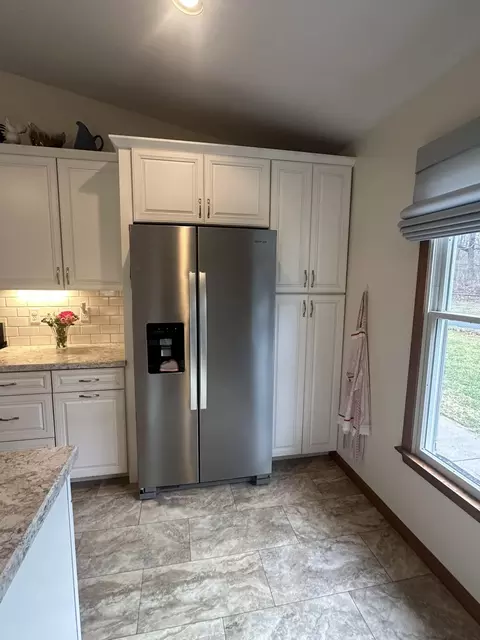 Kitchen - 4050 River Rd, Sidney, OH 45365 photo 4 of 6