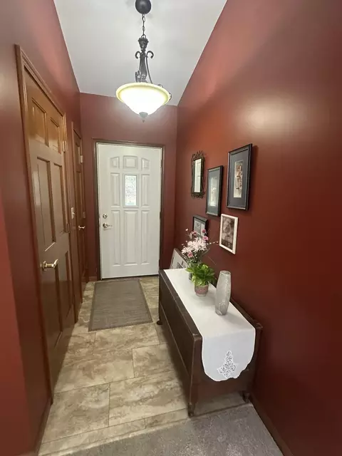 Entry Way - 4050 River Rd, Sidney, OH 45365 photo 1 of 2