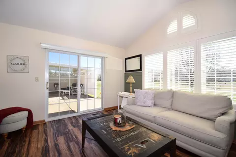 Living - 1811 Saint Andrews Ct, Springfield, OH 45502 photo 4 of 4