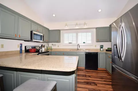 Kitchen - 1811 Saint Andrews Ct, Springfield, OH 45502 photo 1 of 4