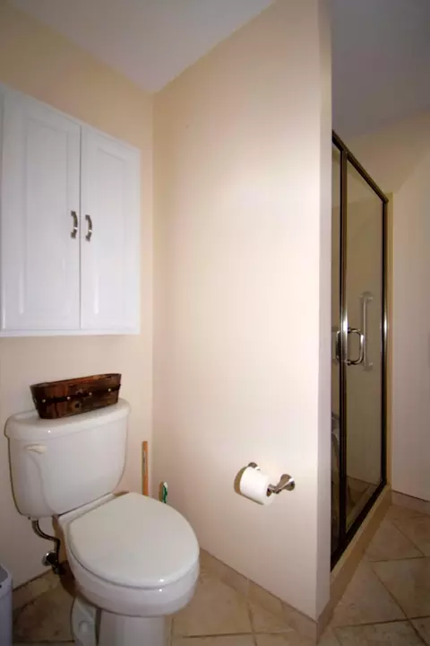 Bath - 1811 Saint Andrews Ct, Springfield, OH 45502 photo 2 of 4