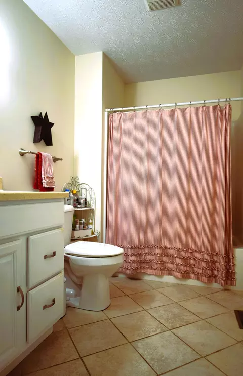 Bath - 1811 Saint Andrews Ct, Springfield, OH 45502 photo 4 of 4