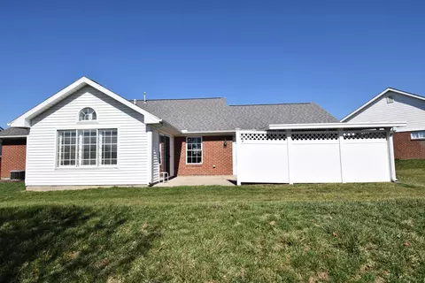 Exterior - 1811 Saint Andrews Ct, Springfield, OH 45502 photo 3 of 5