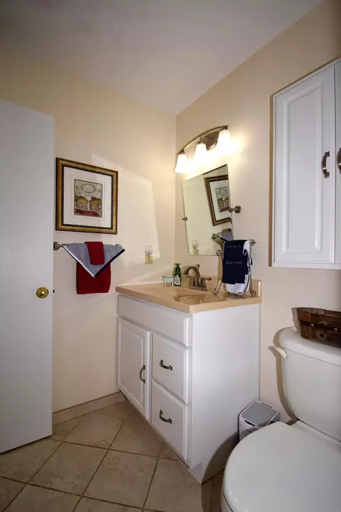 Bath - 1811 Saint Andrews Ct, Springfield, OH 45502 photo 1 of 4