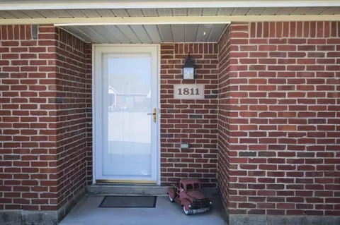 Exterior - 1811 Saint Andrews Ct, Springfield, OH 45502 photo 2 of 5