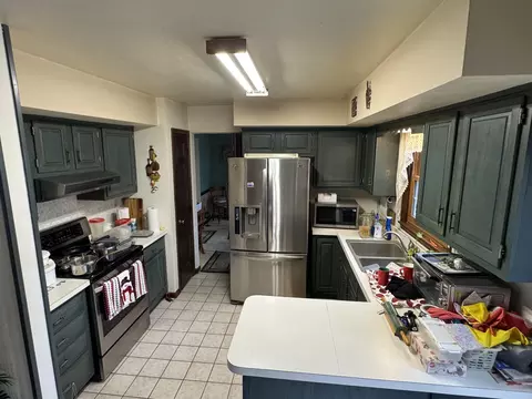 Kitchen - 4607 S Plateau Dr, Springfield, OH 45502 photo 1 of 3