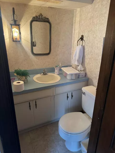 Bath - 4607 S Plateau Dr, Springfield, OH 45502 photo 4 of 4