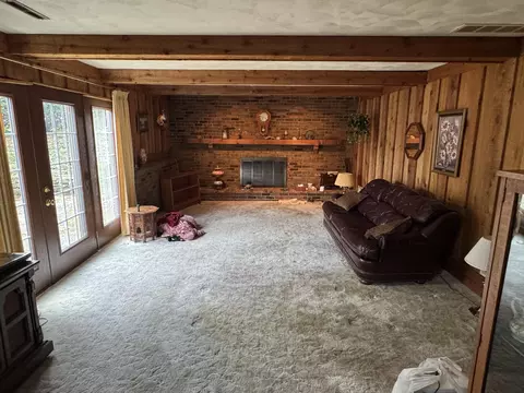 Living - 4607 S Plateau Dr, Springfield, OH 45502 photo 2 of 4