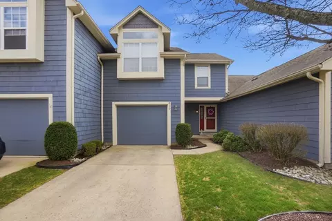 835 Cobblestone Dr, Troy, OH 45373