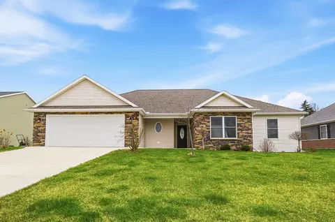 109 Bluegrass Dr, Wapakoneta, OH 45895