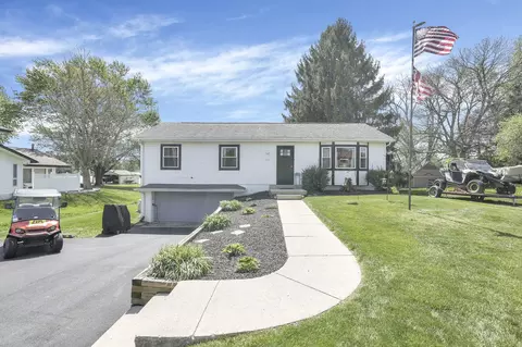 2571 W Choctaw Dr, London, OH 43140