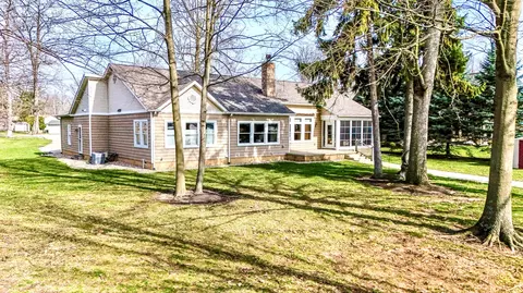 9668 E Lakeshore Dr, Huntsville, OH 43324