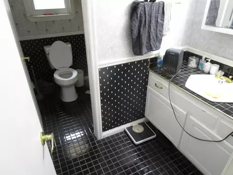 Bath - 4954 E County Line Rd, Springfield, OH 45502 photo 1 of 3