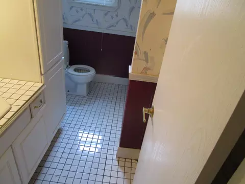 Bath - 4954 E County Line Rd, Springfield, OH 45502 photo 3 of 3