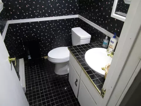 Bath - 4954 E County Line Rd, Springfield, OH 45502 photo 2 of 3