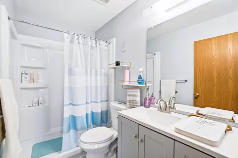 Bath - 4890 W Brannan Dr, Springfield, OH 45502 photo 3 of 4