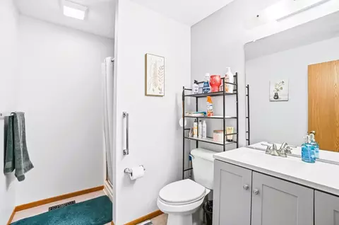 Bath - 4890 W Brannan Dr, Springfield, OH 45502 photo 1 of 4