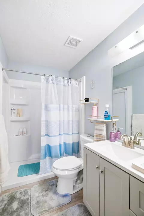 Bath - 4890 W Brannan Dr, Springfield, OH 45502 photo 4 of 4