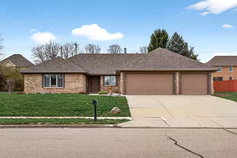 715 Fern Ct, Tipp City, OH 45371
