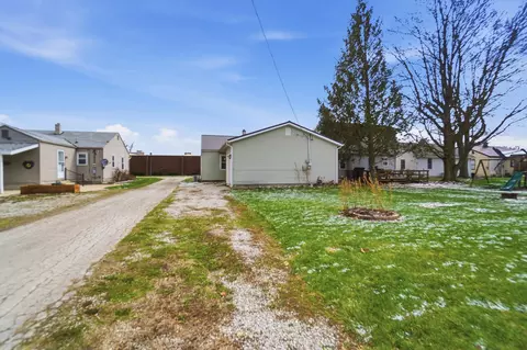 Exterior - 817 Murlin Ave, Celina, OH 45822 photo 3 of 4