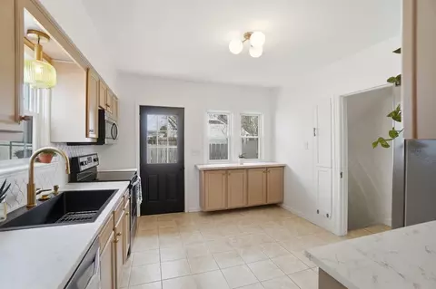 Kitchen - 1330 Garfield Ave, Springfield, OH 45504 photo 4 of 6