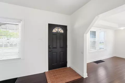 Entry Way - 1330 Garfield Ave, Springfield, OH 45504 photo 1 of 6