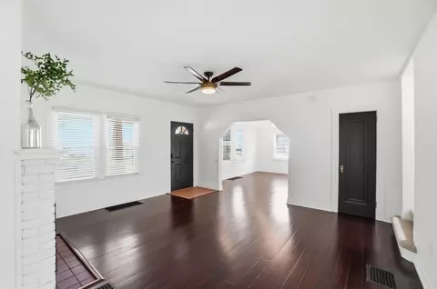 Living - 1330 Garfield Ave, Springfield, OH 45504 photo 5 of 8