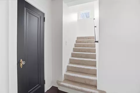 Entry Way - 1330 Garfield Ave, Springfield, OH 45504 photo 3 of 6