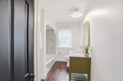 Bath - 1330 Garfield Ave, Springfield, OH 45504 photo 6 of 9