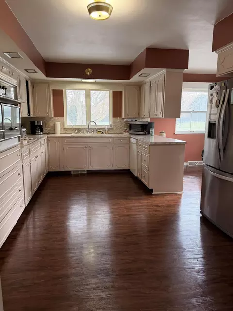 Kitchen - 1602 Beck Dr, Sidney, OH 45365 photo 2 of 5